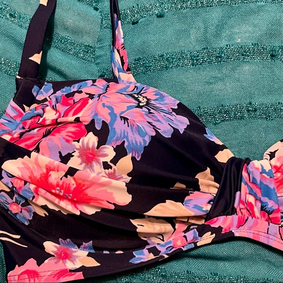 NWT Old Navy Blue Floral Bikini with Pink White Flowers Size Medium - Picture 3 of 5